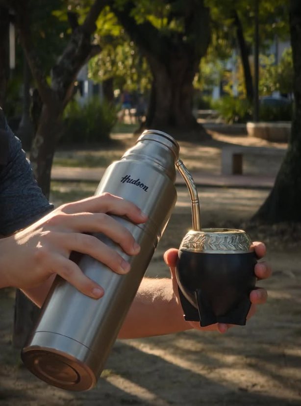 Compartiendo un mate al aire libre